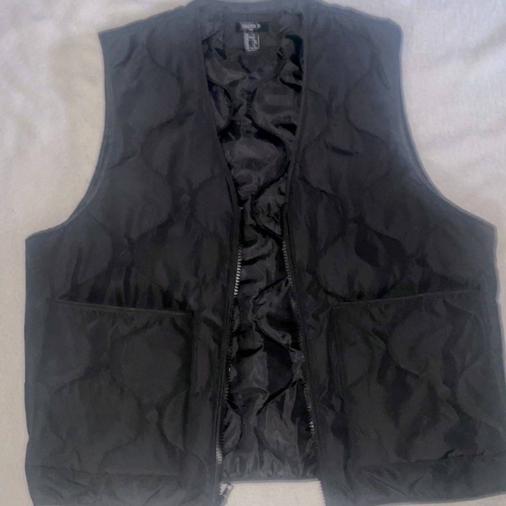Forever 21 men, Black lightweight vest , new